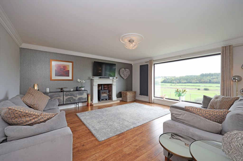 Property photo 2 of 61