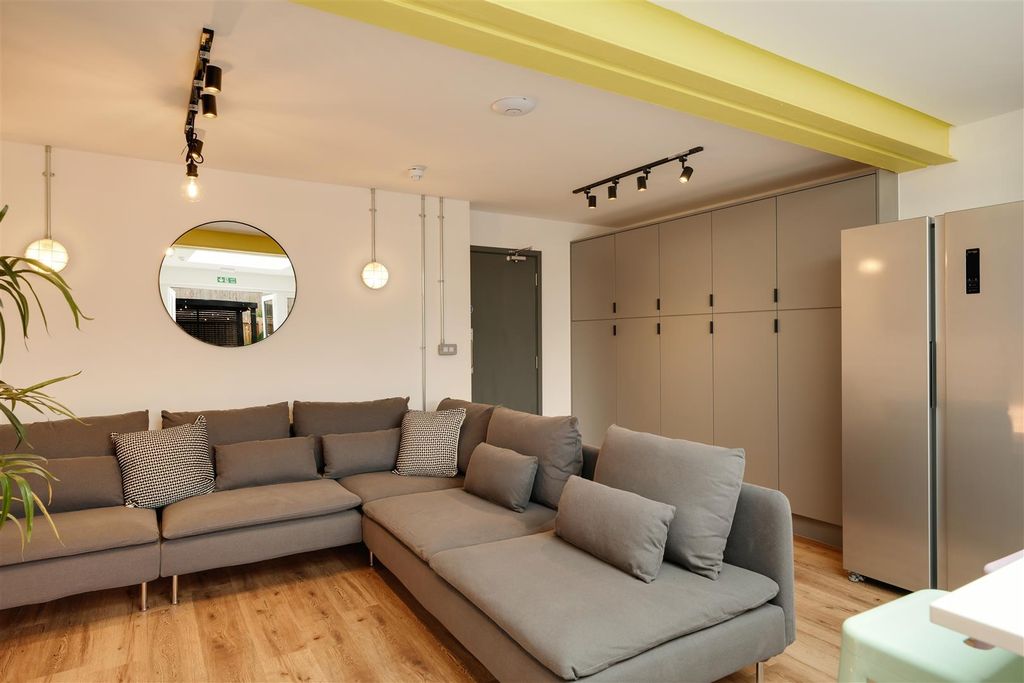 Property photo 1 of 7 24.Jpg