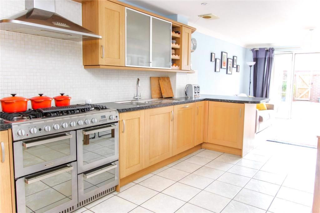 Property photo 2 of 17 Kitchen With Range Cooker