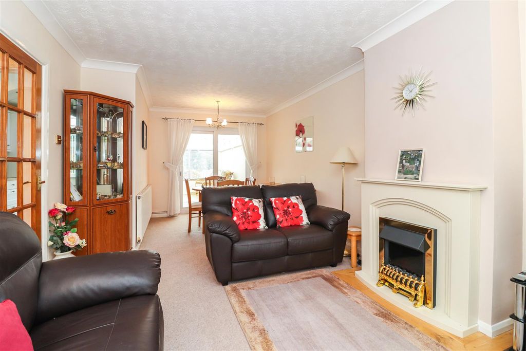 Property photo 3 of 15 Searsandco - 40 Covert Road (11).Jpg