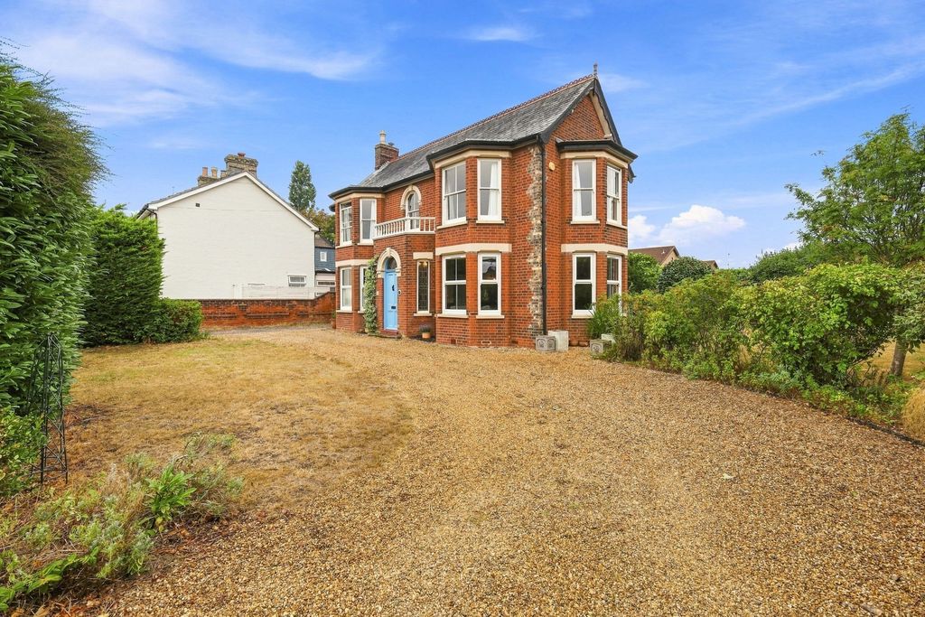Property photo 1 of 33