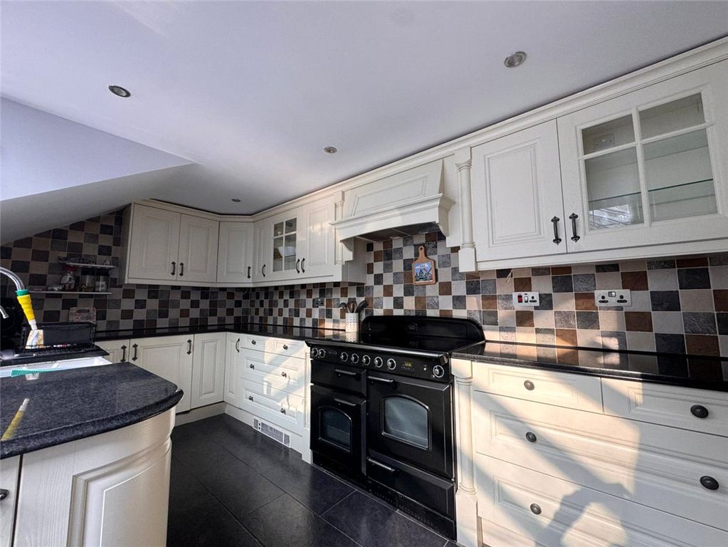 Property photo 2 of 31 Picture No. 38