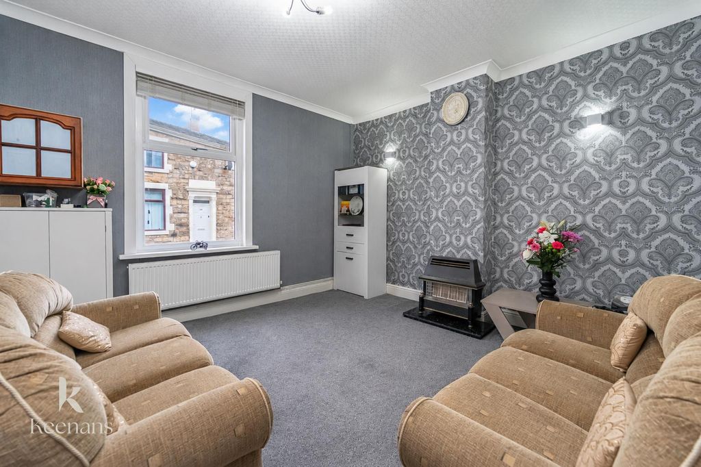 Property photo 1 of 20 Blackburn St-1.Png