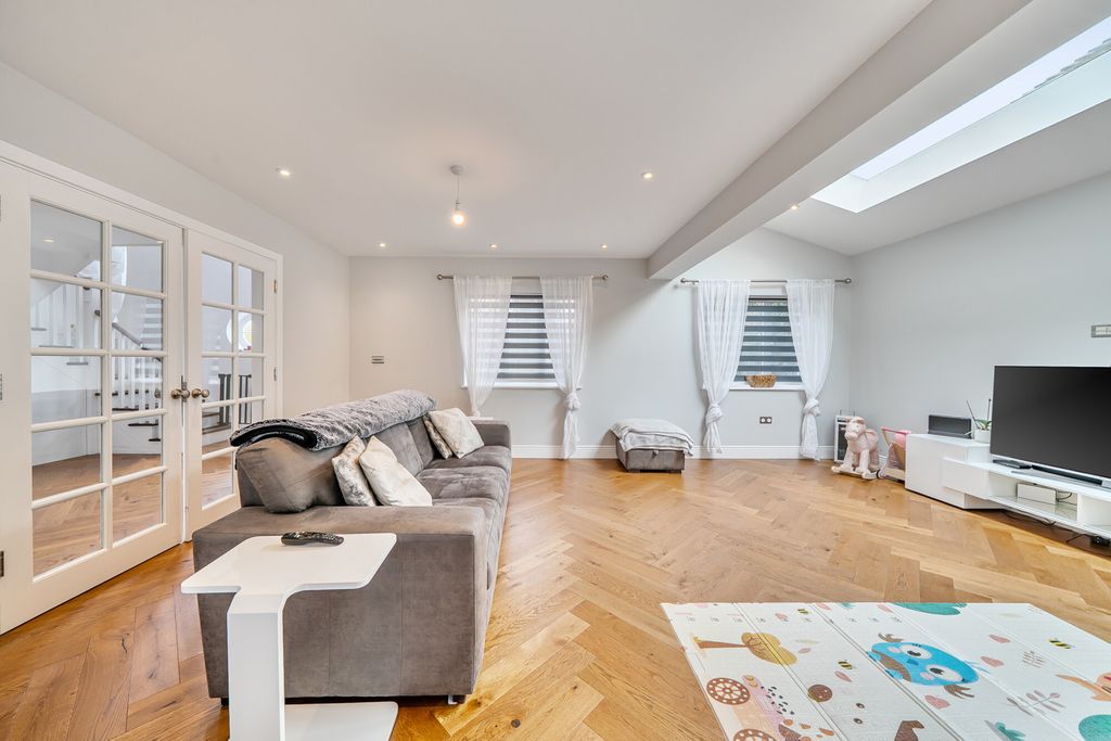 Property photo 3 of 20 1422507-3-69B4108...