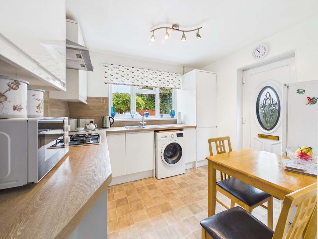 Property photo 3 of 21 Breakfast/Kitchen