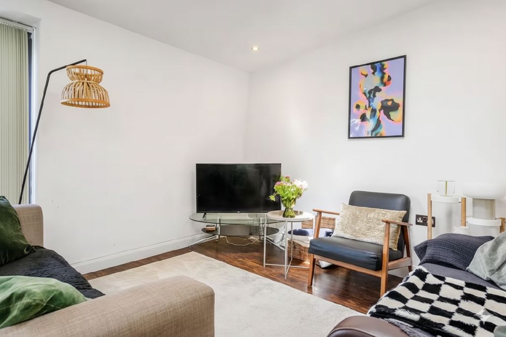 Property photo 3 of 10 Photo 2