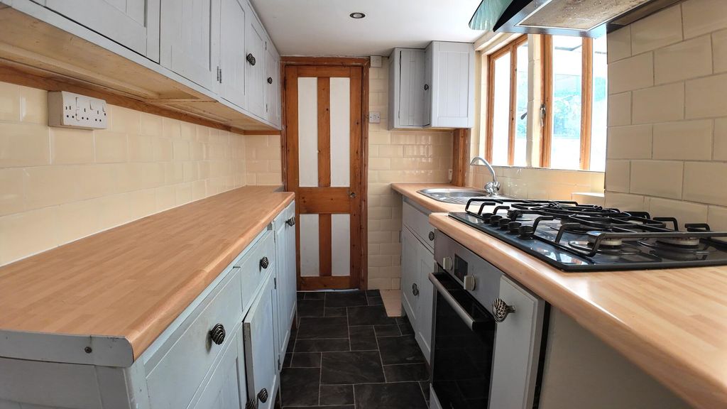 Property photo 2 of 9 Kitchen