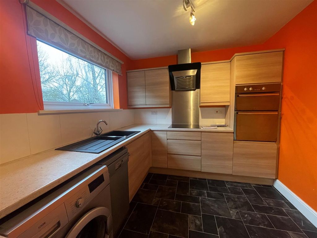 Property photo 3 of 9 Kitchen