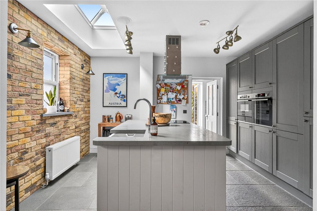 Property photo 1 of 18 Picture No. 11