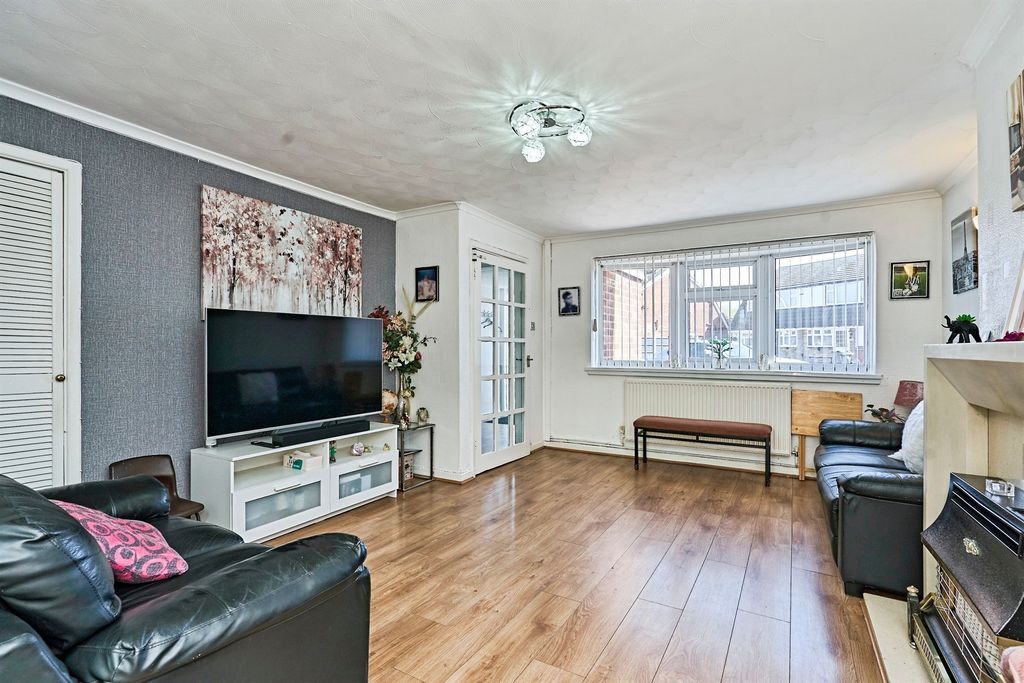 Property photo 2 of 20