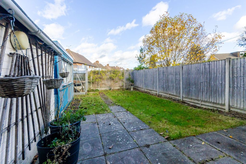 Property photo 3 of 17 Garden (2)