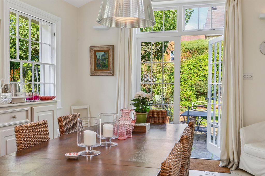 Property photo 2 of 19 Image