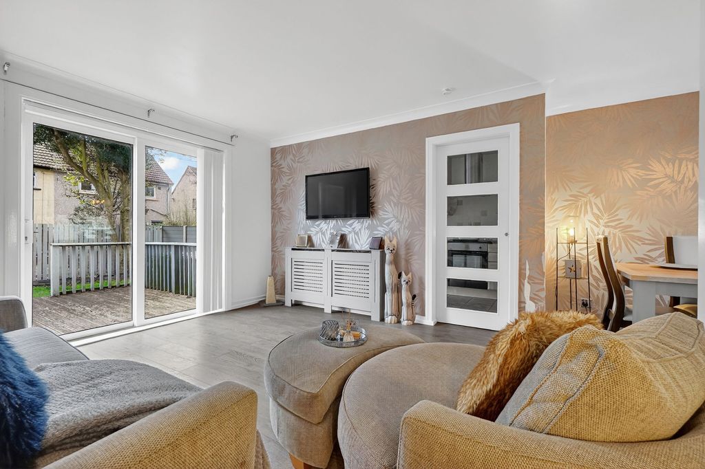 Property photo 2 of 25