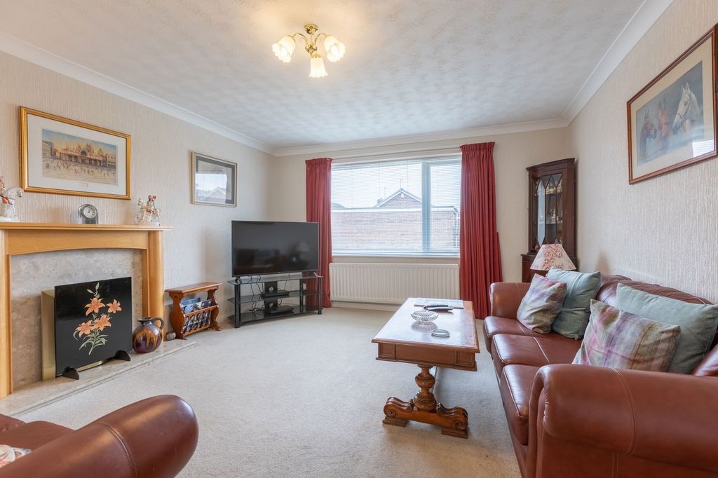 Property photo 2 of 23