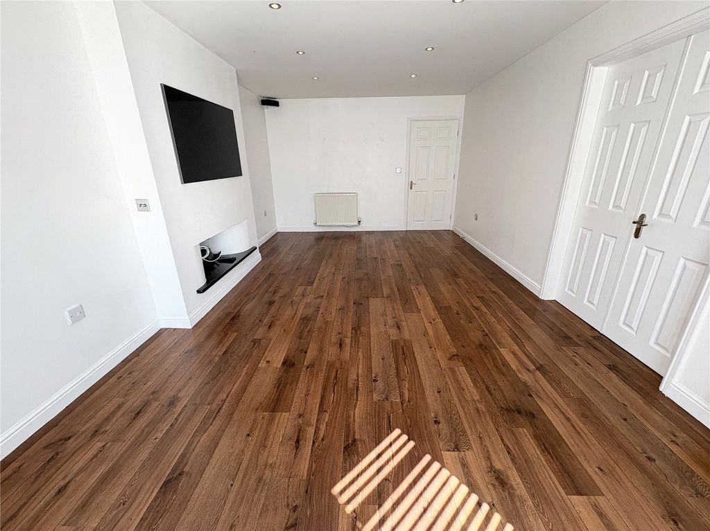 Property photo 3 of 20 Living Room