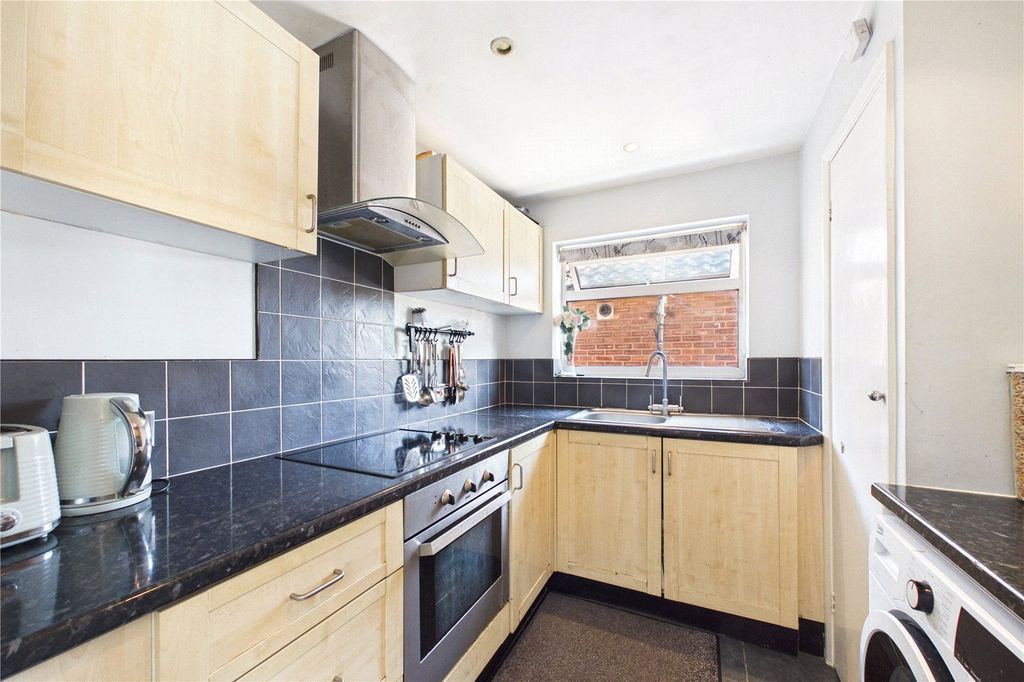 Property photo 2 of 11 Picture No. 13