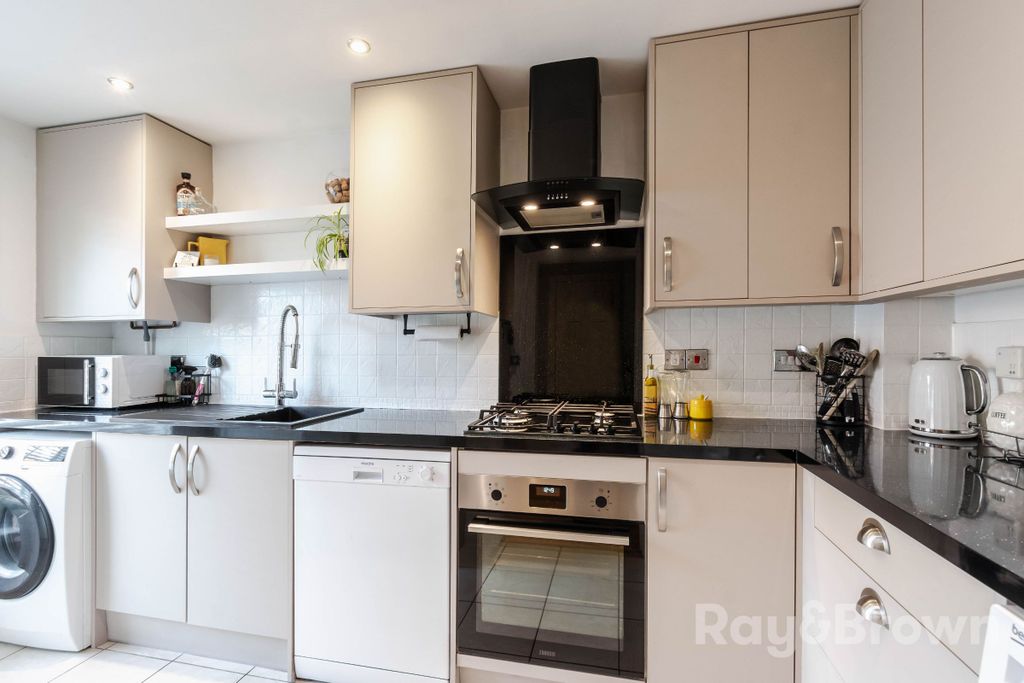 Property photo 3 of 48