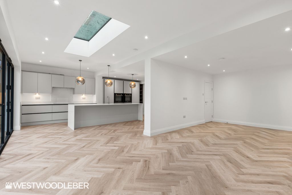 Property photo 3 of 27 Kingsmead_7