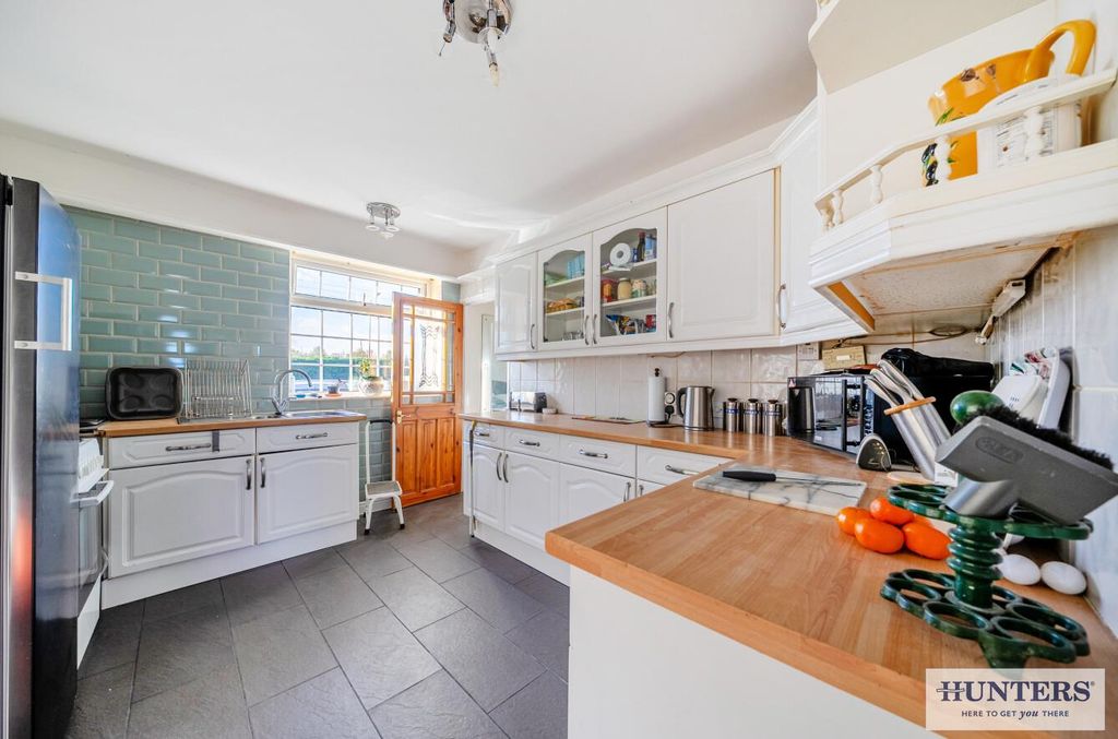 Property photo 2 of 16 5cc17E3F-4F4d-481F-8509-Dccf195F42Cb.Jpg