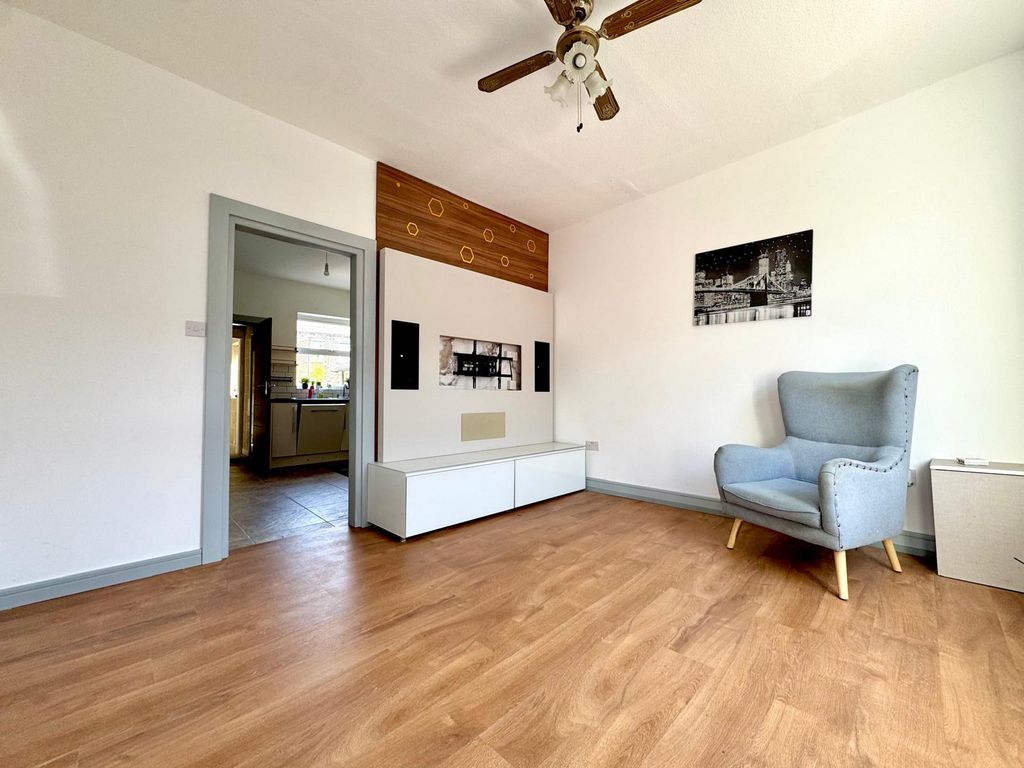 Property photo 3 of 16 Gallery