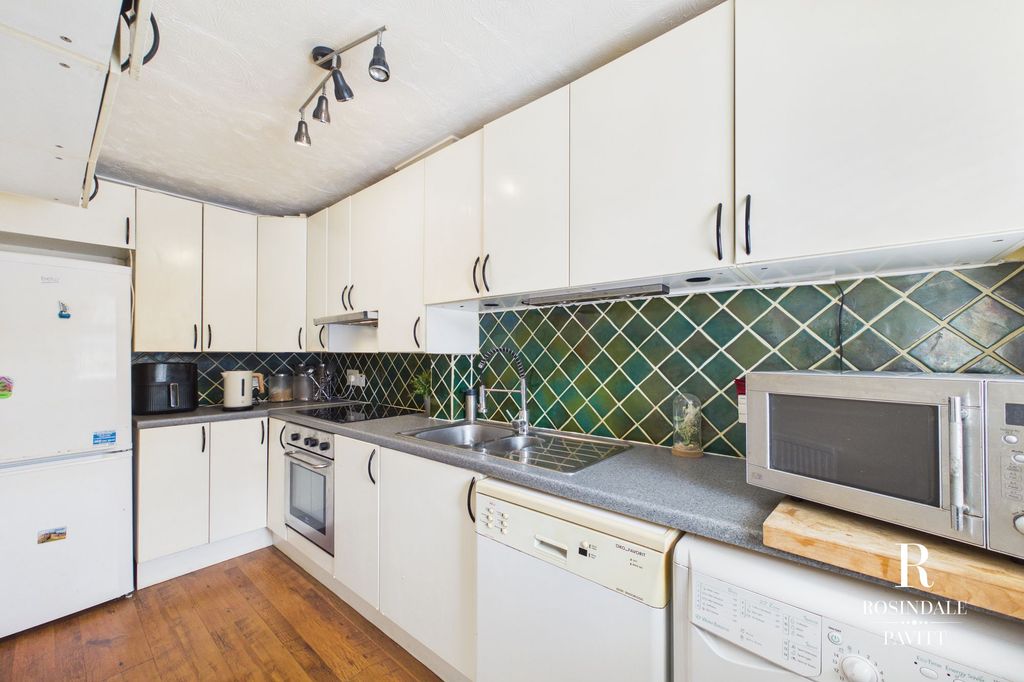 Property photo 3 of 13 Kitchen