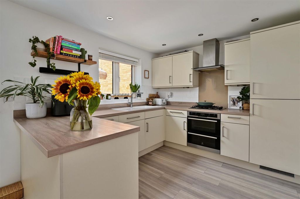 Property photo 3 of 15 Kitchen
