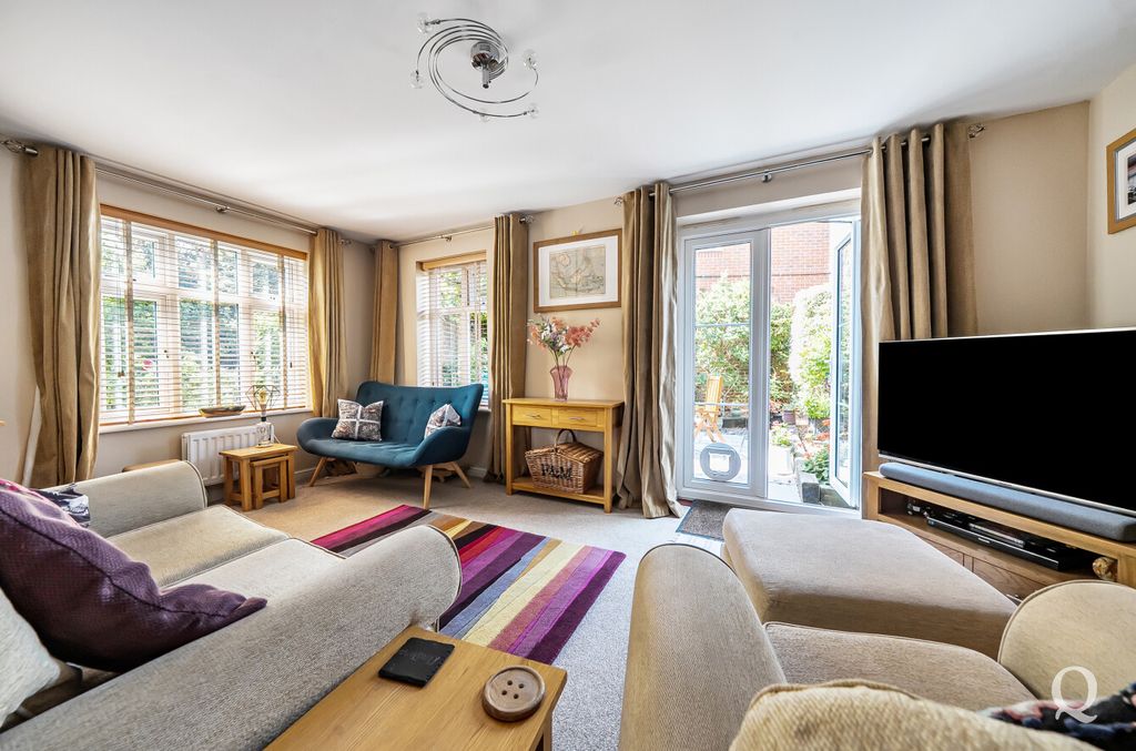 Property photo 2 of 26 00ce6B16-F4Ad-400...