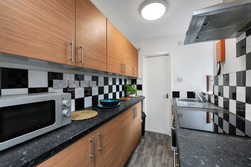 Property photo 3 of 6 Picture No. 22