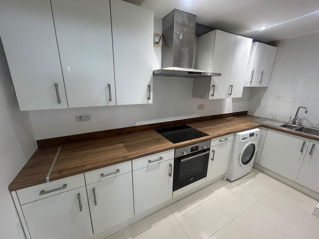 Property photo 2 of 5 Kitchen