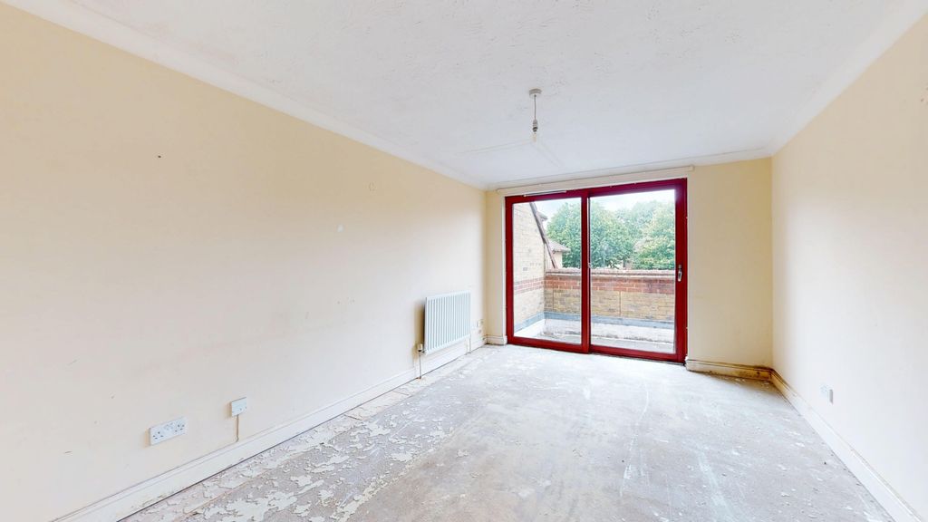 Property photo 2 of 9 16 Longfellow Road, Walthamstow, London, E17 8Dp