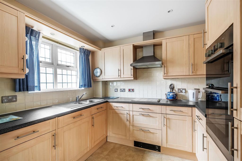 Property photo 3 of 16 Flat-8-Ashcroft-Place-2.Jpg