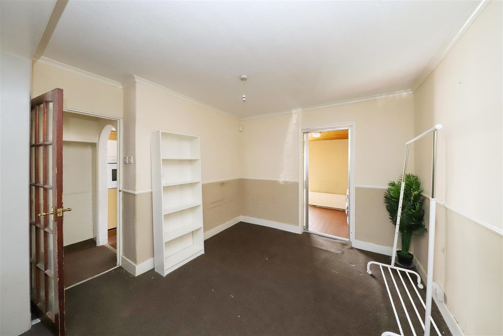 Property photo 3 of 10 Dining Room