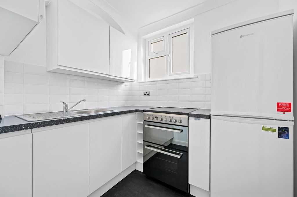 Property photo 3 of 9 Fbl - Hammersmith Grove - Kitchen3 (1).Jpg