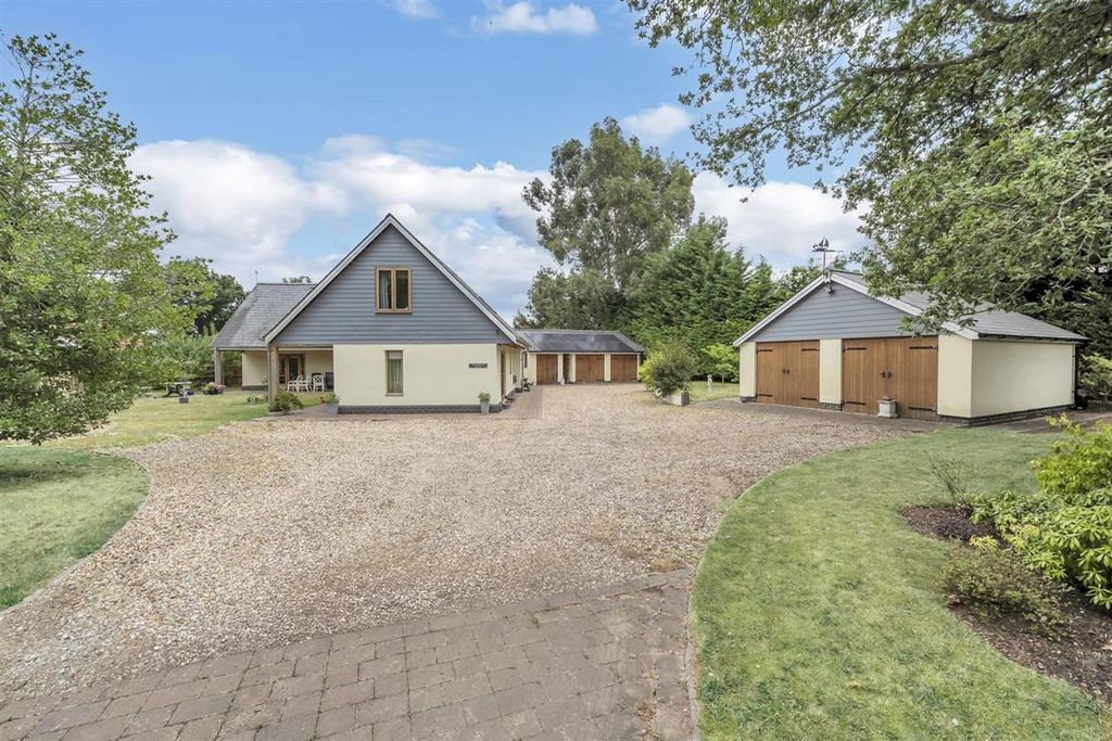 Property photo 3 of 26 Brookmead Barton.Png