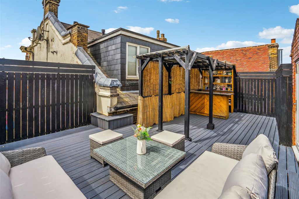 Property photo 2 of 14 Flat 7 Vintner House-05.Jpg