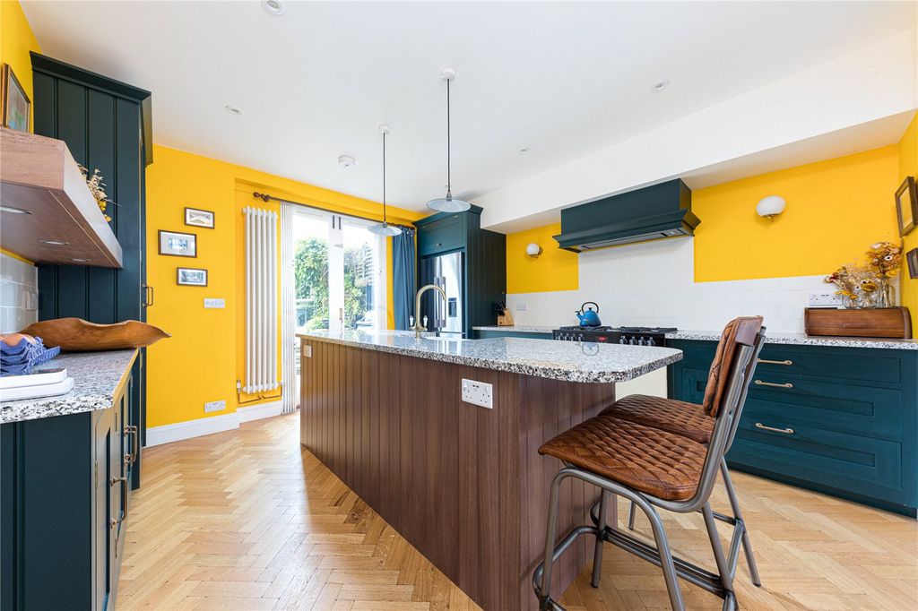 Property photo 3 of 21