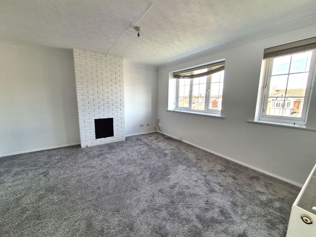 Property photo 3 of 7 Lounge