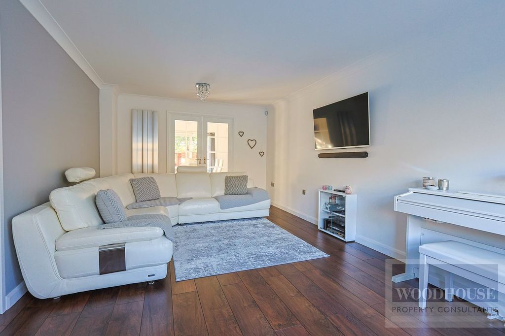 Property photo 2 of 39