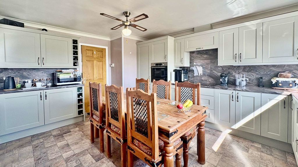 Property photo 3 of 17 Photo 3