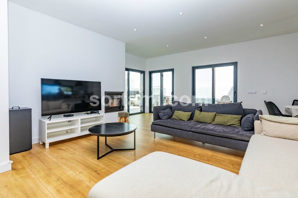 Property photo 2 of 32