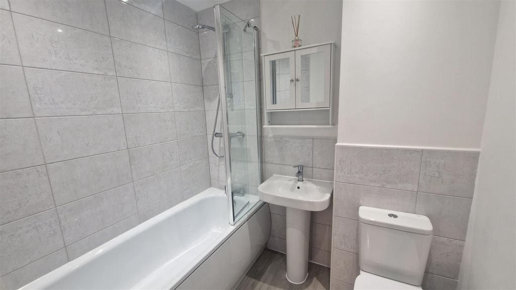 Property photo 2 of 11 Family Bathroo