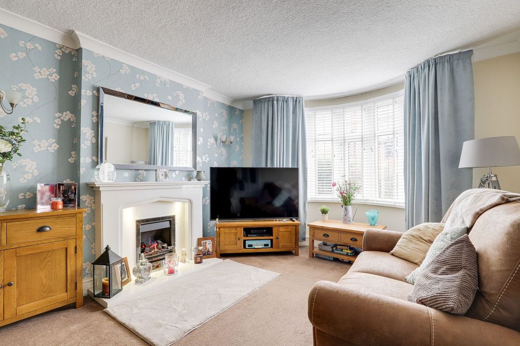 Property photo 2 of 26 Sitting Room