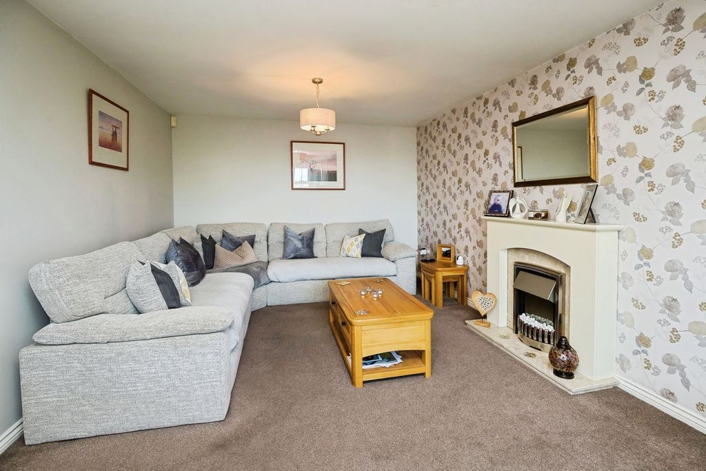 Property photo 3 of 28 Living Room