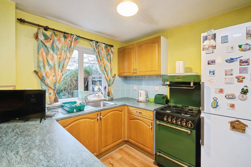 Property photo 2 of 19 Kitchen