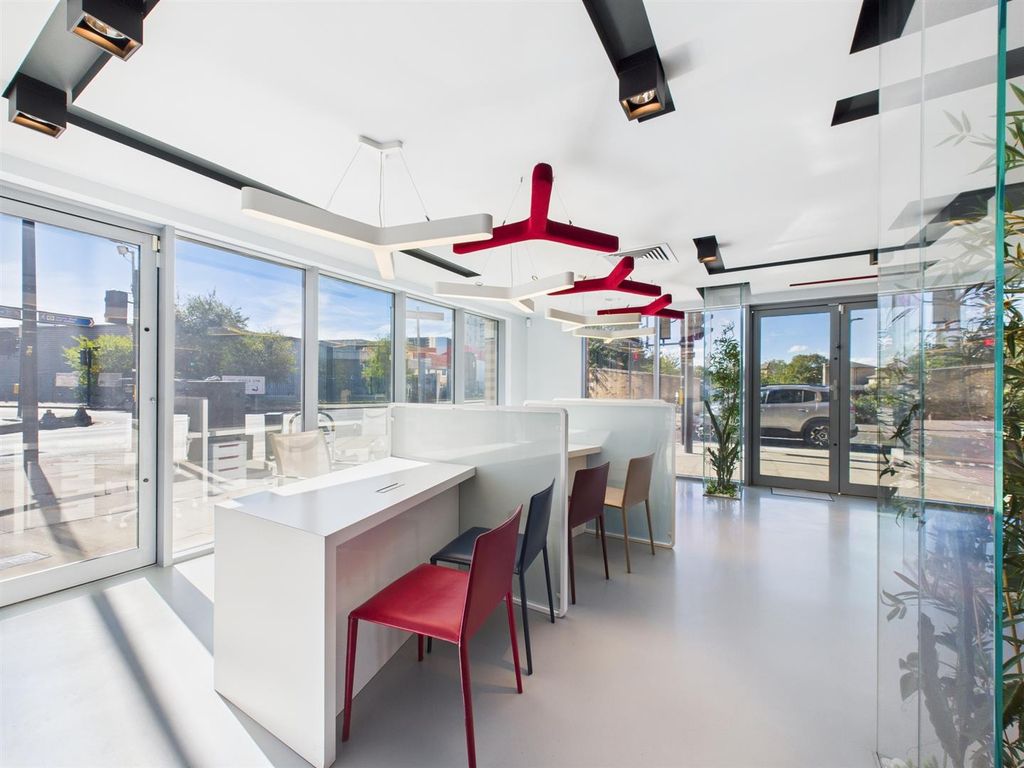 Property photo 1 of 10 Cam04237G0-Pr0216-Still005.Jpg