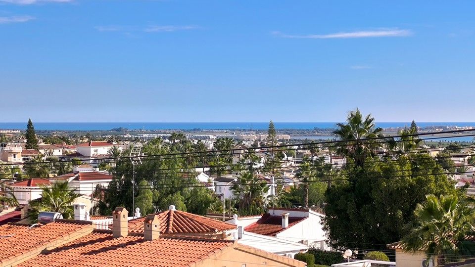 Property photo 2 of 44