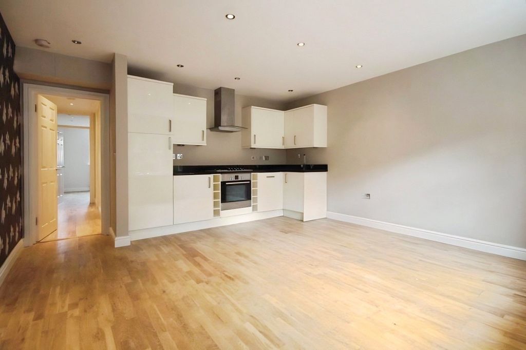 Property photo 1 of 6 Kitchen/Reception