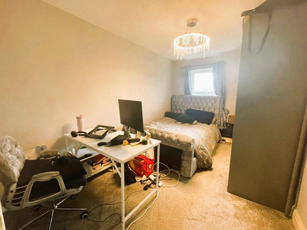 Property photo 3 of 5