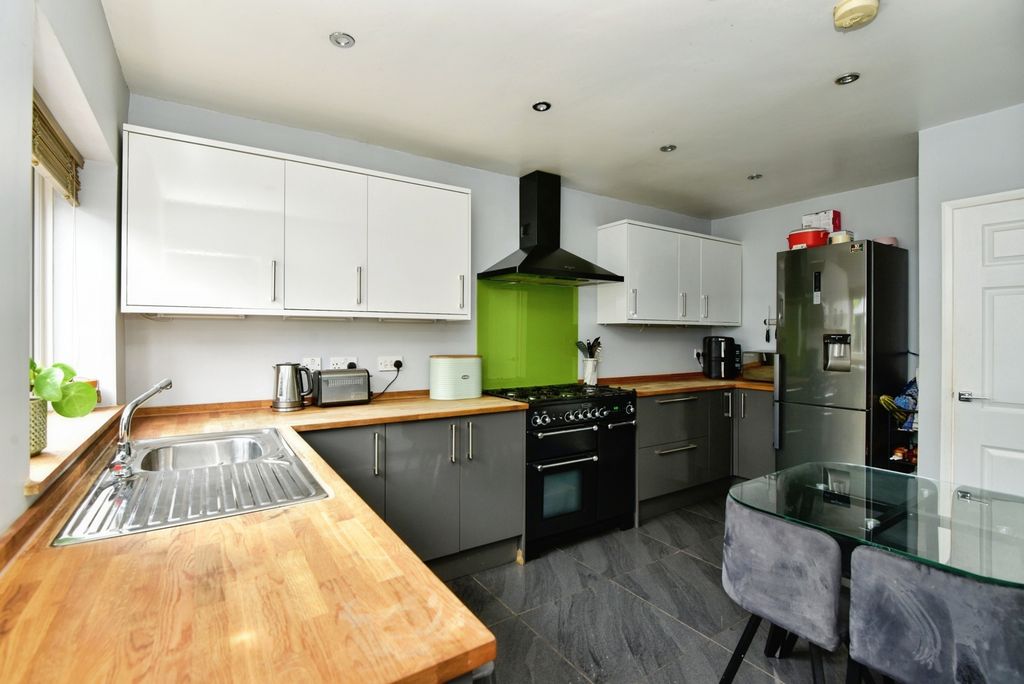 Property photo 3 of 16 Pbox-Img.Jpg