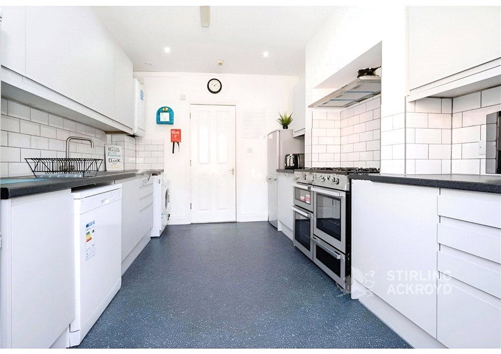 Property photo 3 of 17 Kitchen